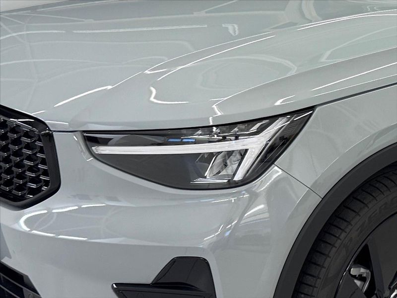 Volvo XC40 (2026) 2,0 B3 Black Edition 7964 - fotka 5 z 15