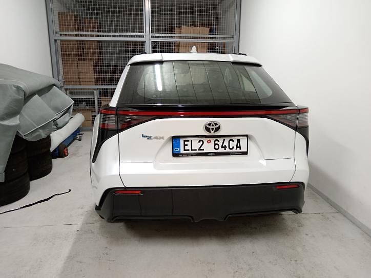 Toyota bZ4X (2024) v záruce 71,4KWh - fotka 10 z 23
