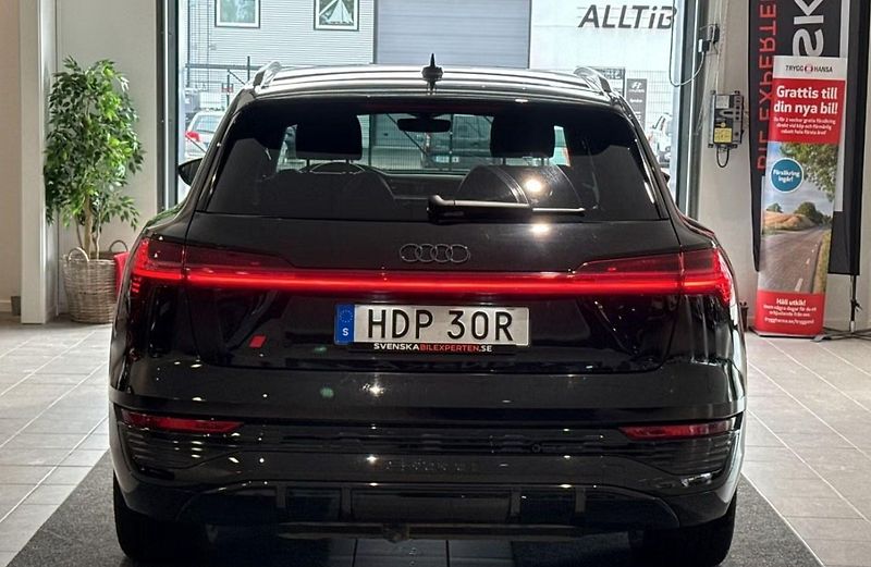 Audi Q8 e-tron 55 Q SoH 97% 360k Pano Vzduch - fotka 7 z 38