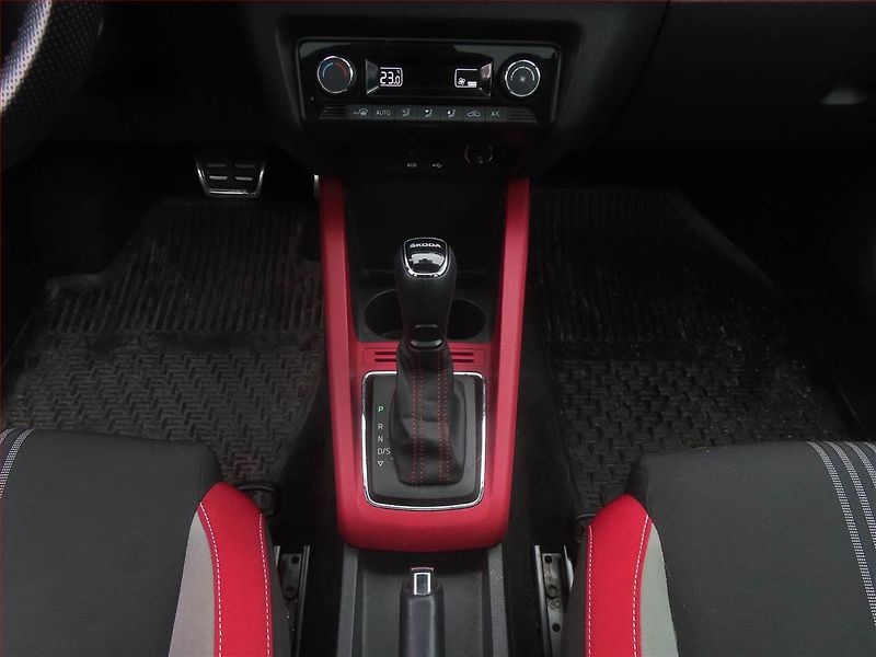 Škoda Fabia (2017) Monte Carlo 1.0 TSI, Automat - fotka 13 z 17