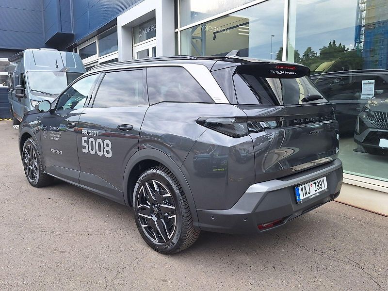 Peugeot 5008 (2025) GT Hybrid 145 e-DCS - fotka 4 z 24