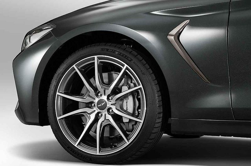 Genesis G70.