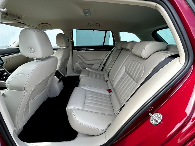 Škoda Superb (2023) Combi 2.0 TDI 147kW 4x4 DSG L& - fotka 29 z 35