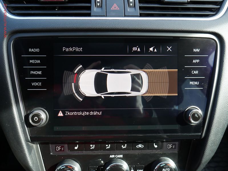 Škoda Octavia (2017) 1.6 TDi, ČR, Style, LED - fotka 15 z 19