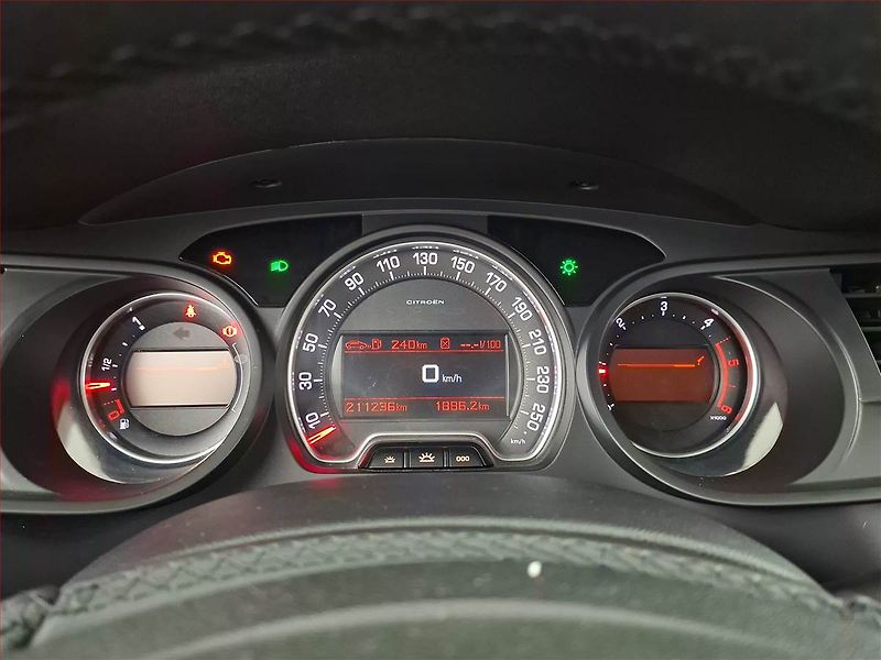 Citroën C5 (2011) 2.0 HDi, po STK, jezdí výborně - fotka 11 z 19