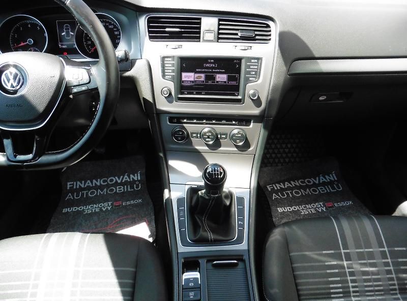 Volkswagen Golf 1,4 TSi Lounge, Vyhř. sed, Xen - fotka 10 z 14