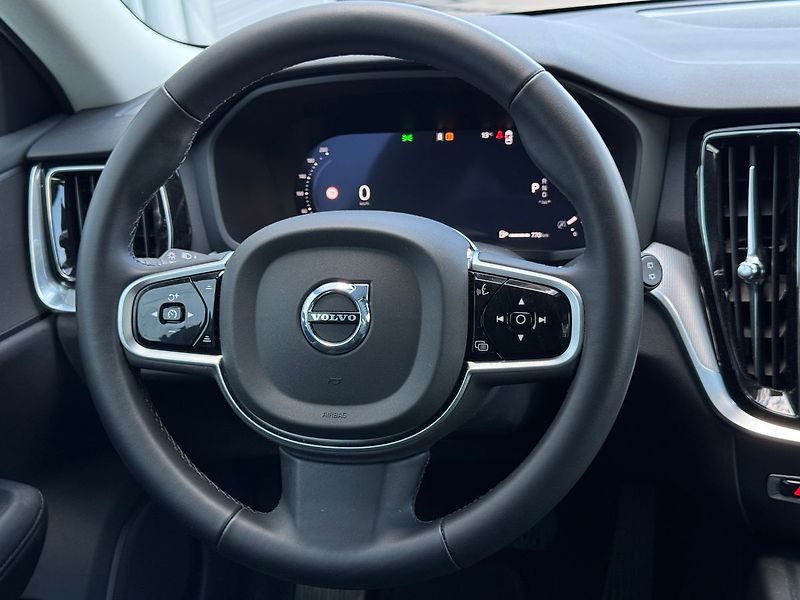 Volvo V60 PLUS DARK B4,FULL LED,ACC - fotka 23 z 23