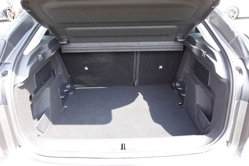 Citroën C4 1.2 Puretech 130 S&S MAN6 Feel - fotka 13 z 29