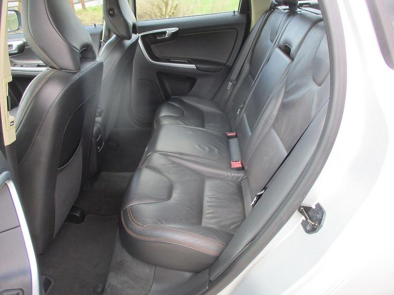 Volvo XC60 2.4 D5*AWD*NAVI*198 tkm*SUMMUM - fotka 56 z 56