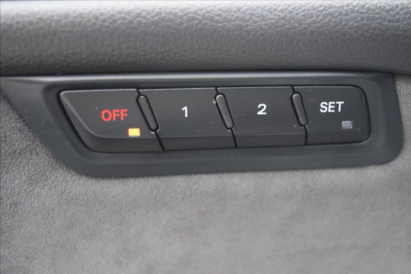 Audi Q5 3,0 V6 180KW S-LINE AUTOMAT - fotka 35 z 57