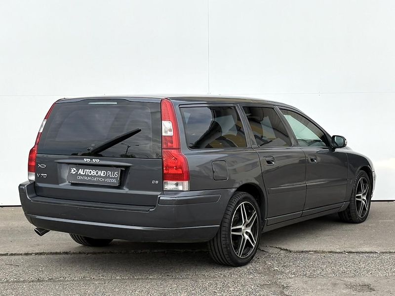 Volvo V70 2.4 D5 136kW AT - fotka 2 z 18