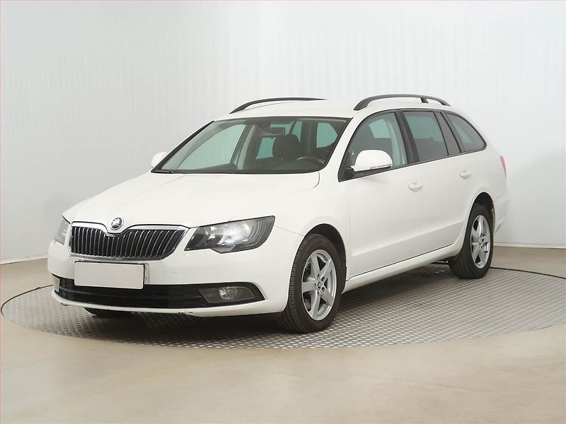 Škoda Superb (2014) 2.0 TDI, Xenony, Tempomat - fotka 2 z 17