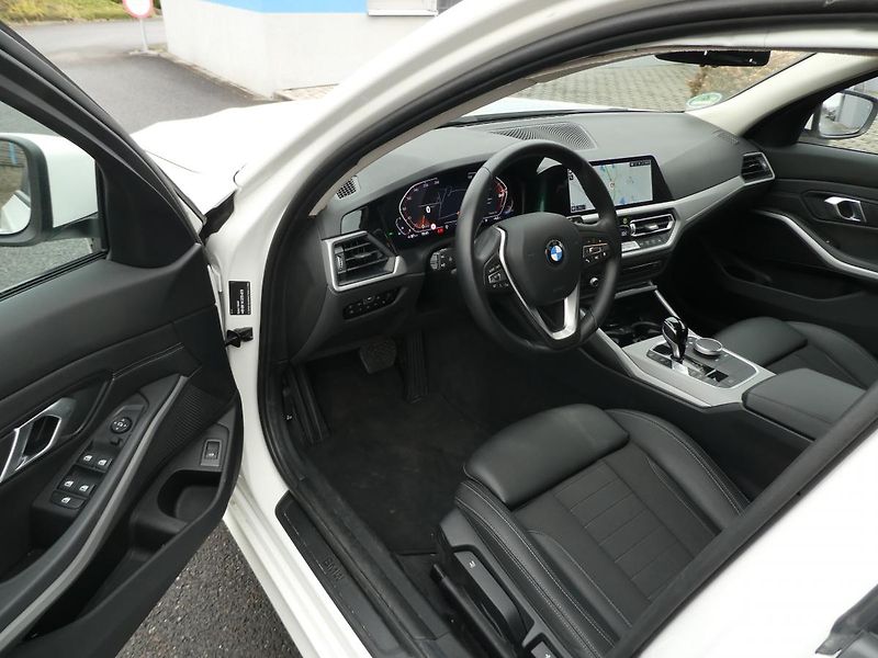BMW Řada 3 Kombi 318i 115kw automat navi - fotka 9 z 15