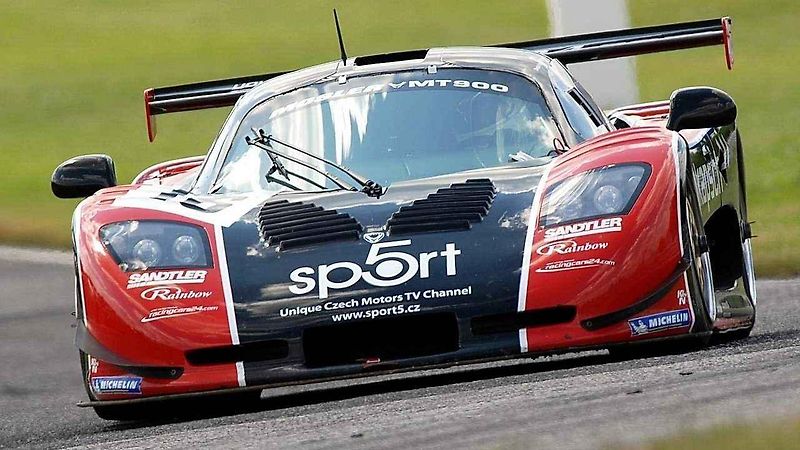 Od bizarních pokusů k docela úspěšnému supersportu. Znáte americký Mosler?