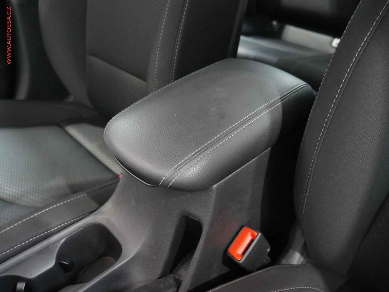 Hyundai i30 (2018) 1.0 T- GDI, ČR, servis.kniha - fotka 16 z 18