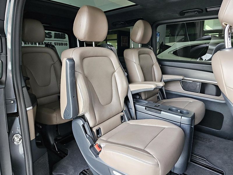 Mercedes-Benz Třídy V (2020) V300dL AMG Exclusive TOPvýbava - fotka 17 z 33
