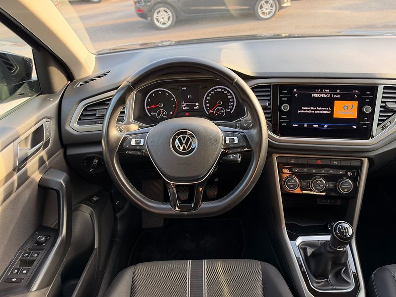 Volkswagen T-Roc (2021) Design 1.0 TSI 81kW - fotka 15 z 18