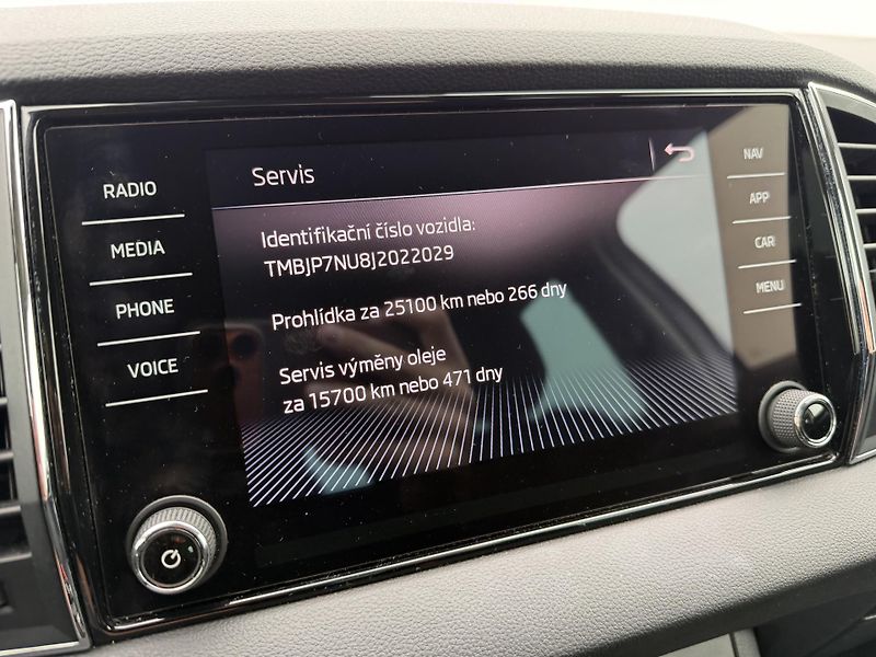 Škoda Karoq 1.0 TSI NAVI TAŽNÉ SERVISKA - fotka 26 z 46