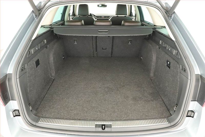 Škoda Superb (2020) Laurin&Klement iV 1.4 TSI PHEV - fotka 20 z 22