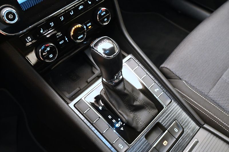 Škoda Superb 2,0 TDI 110kW Style DSG Záruka - fotka 22 z 30
