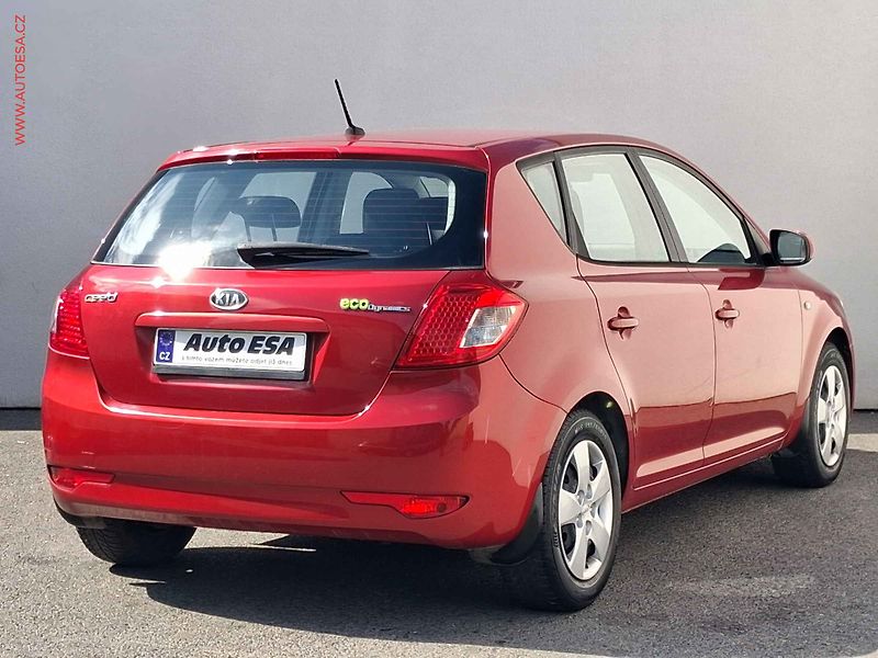 Kia Ceed (2010) 1.4 MPI, 1.maj,ČR, AC - fotka 4 z 17