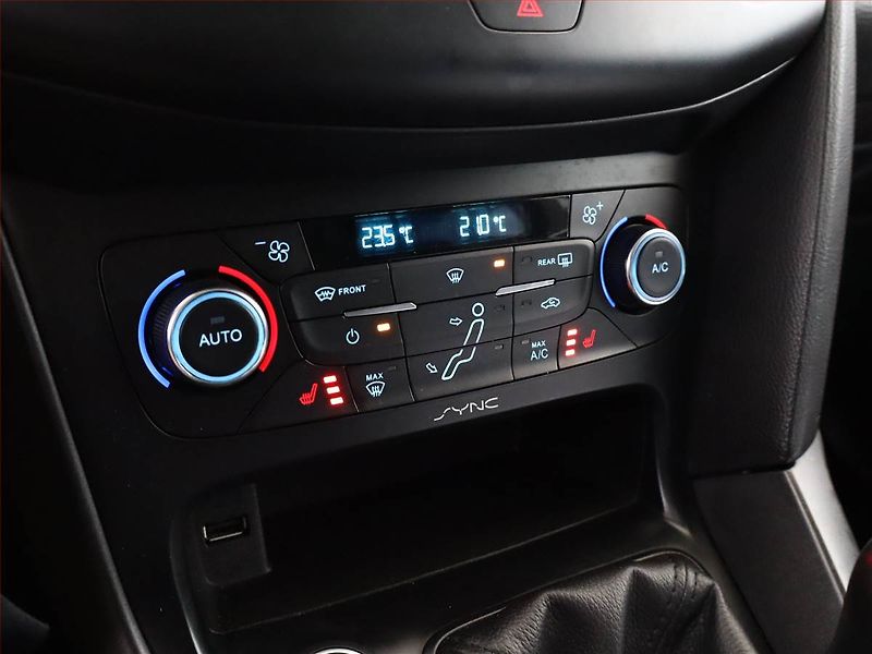 Ford Focus (2015) 2.0 TDCi, Serv.kniha, Navi - fotka 14 z 16