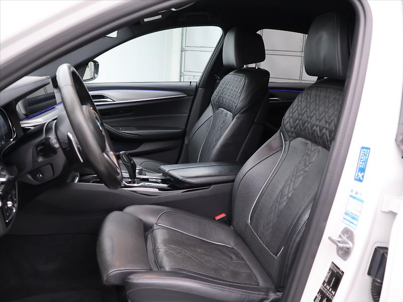 BMW Řada 5 3,0 530d 195kW xDrive CZ - fotka 11 z 37