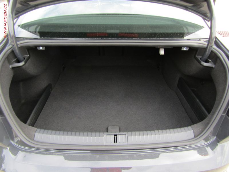 Volkswagen Passat (2021) 2.0TDi, ČR, Elegance, DSG - fotka 7 z 22