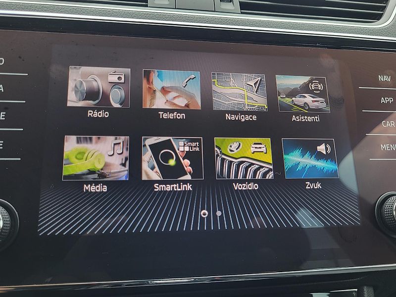 Škoda Superb III FL combi 2.0 TDi DSG STYLE - fotka 15 z 50