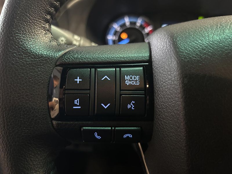 Toyota Hilux (2021) 2.8D-4D Double Cab 4x4 JBL - fotka 16 z 26
