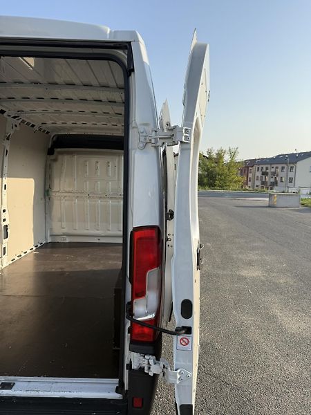 Citroën Jumper (2023) FURGON 35 L3H2 BlueHDi 140 - fotka 12 z 12