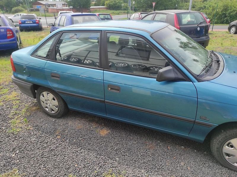 Opel Astra 1.4 8V - fotka 6 z 16