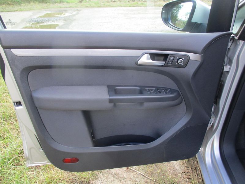 Volkswagen Touran TDi*77kW*159TKM*NAVI*L+Z PNEU - fotka 12 z 39