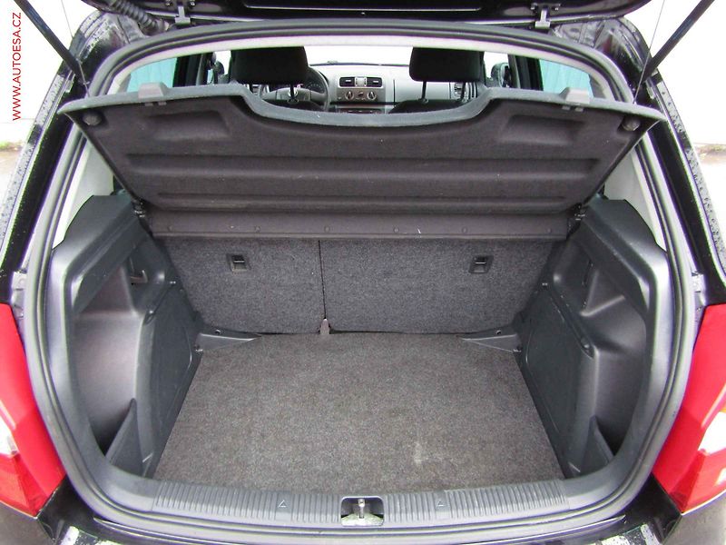 Škoda Fabia (2011) 1.2 TSi, ČR, Ambiente - fotka 7 z 15