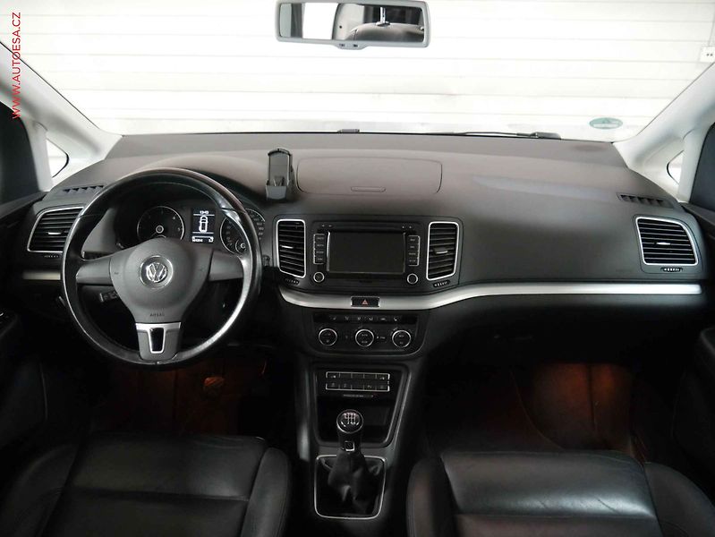 Volkswagen Sharan (2015) 2.0 TDi, Highline, bixen - fotka 8 z 21