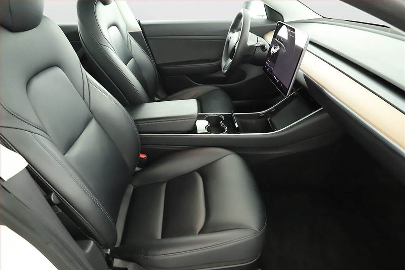 Tesla Model 3 (2020) Std Range Plus 52kWh, SoH 84% - fotka 7 z 21