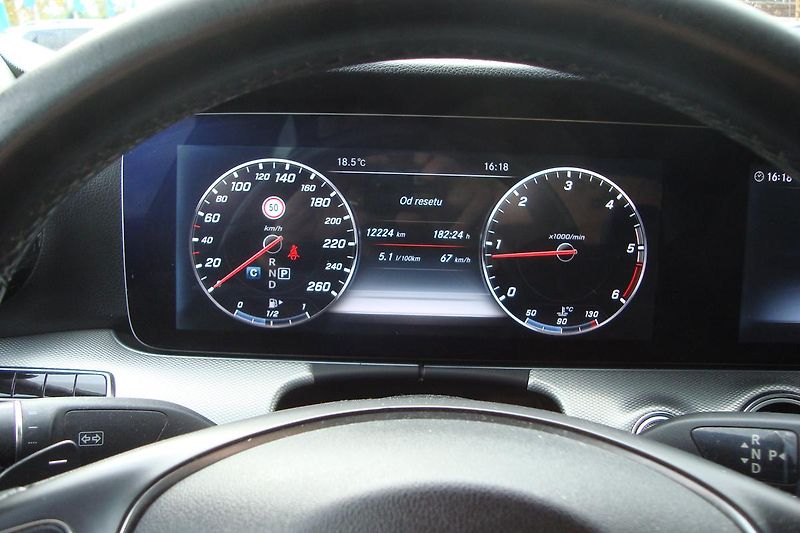 Mercedes-Benz Třídy E (2016) 220 CDi, ČR, Pravidelný servis - fotka 55 z 63