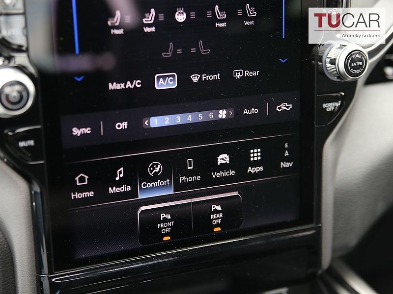 RAM 1500 5,7 HEMI Sport - fotka 28 z 42