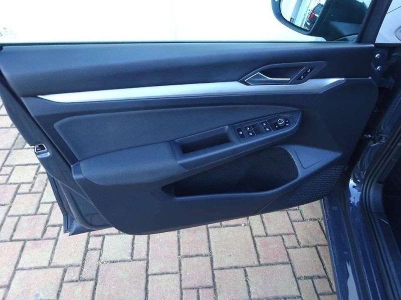 Volkswagen Golf Variant (2022) 1,5TSi/ 96kW Life - fotka 6 z 26