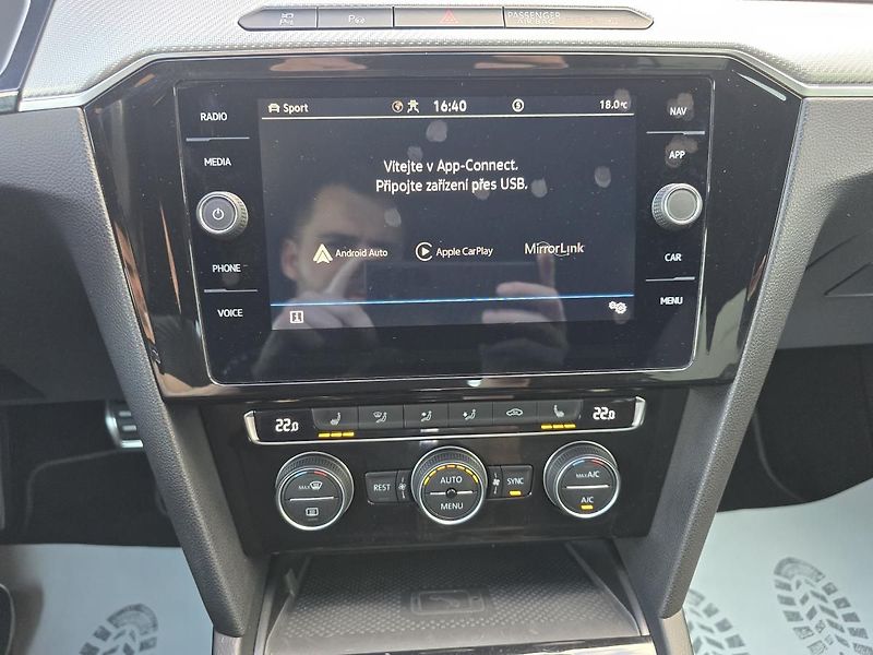 Volkswagen Arteon R-LINE 200kW KŮŽE NAVI KAMERA - fotka 23 z 49