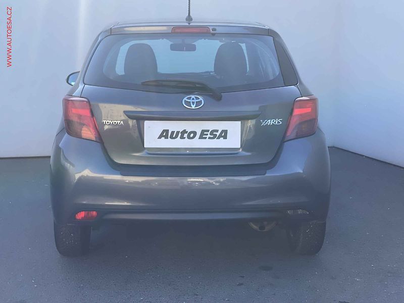 Toyota Yaris (2016) 1.0VVT-i, AC - fotka 5 z 16