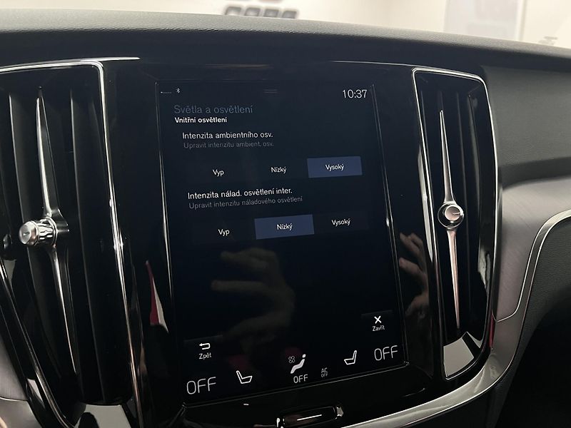 Volvo V60 2.0 T4 140 kW, Automat, 2020 - fotka 36 z 38