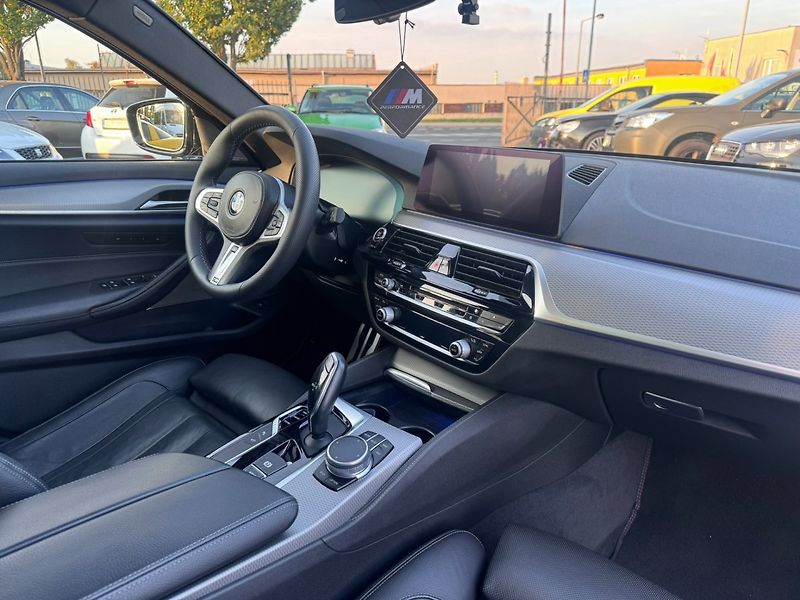 BMW Řada 5 (2018) 540i G31 3,0 250KW MPACKET 4X4 - fotka 42 z 50