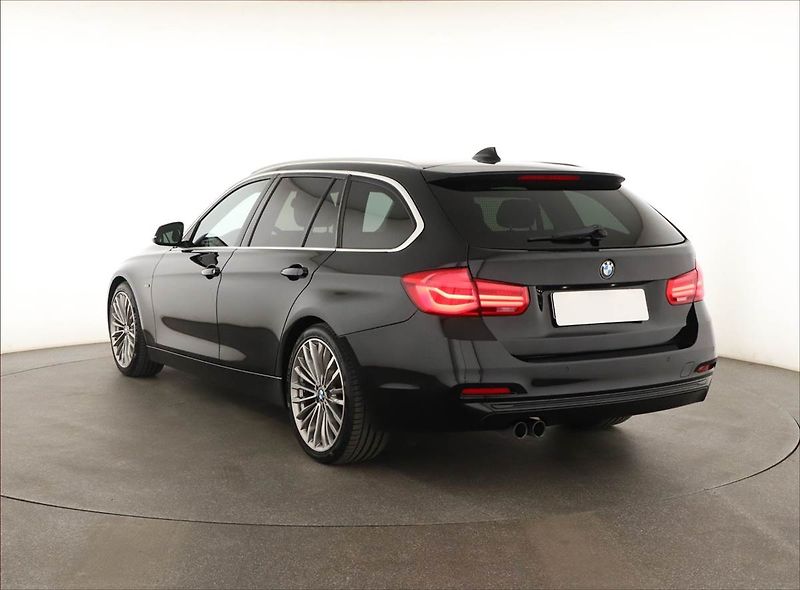 BMW Řada 3 (2016) 320 d, Navi, Tempomat - fotka 4 z 20