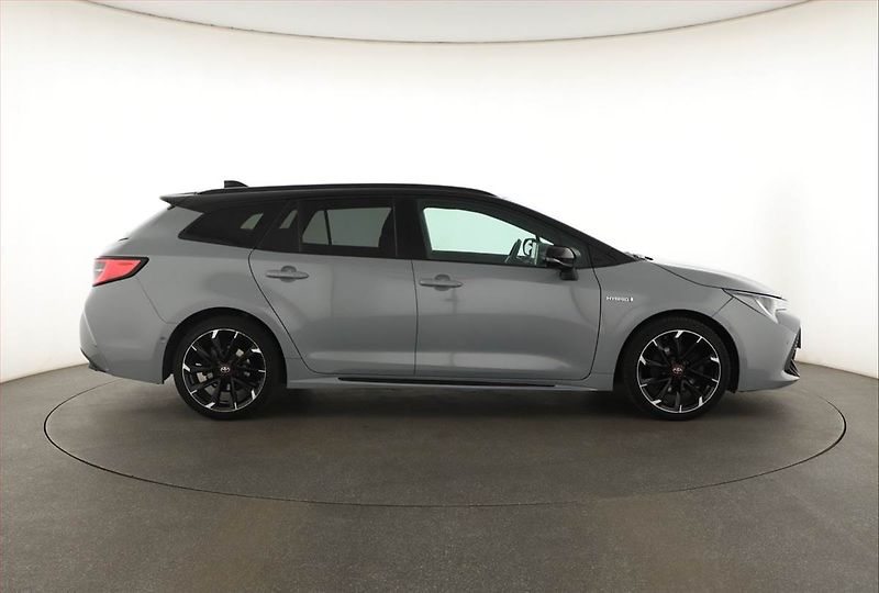 Toyota Corolla (2021) GR Sport 2.0 Hybrid - fotka 6 z 19