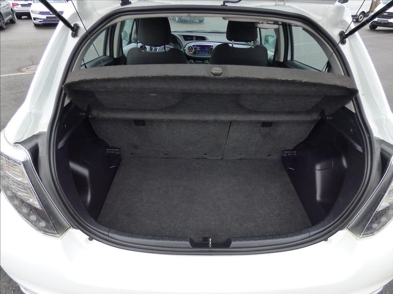 Toyota Yaris 1,5 Hybrid, Digi Klima, servis - fotka 42 z 60