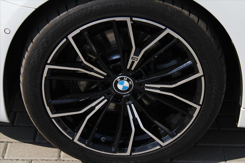BMW Řada 5 520d xDrive 140kW M PAKET NAVI - fotka 9 z 32