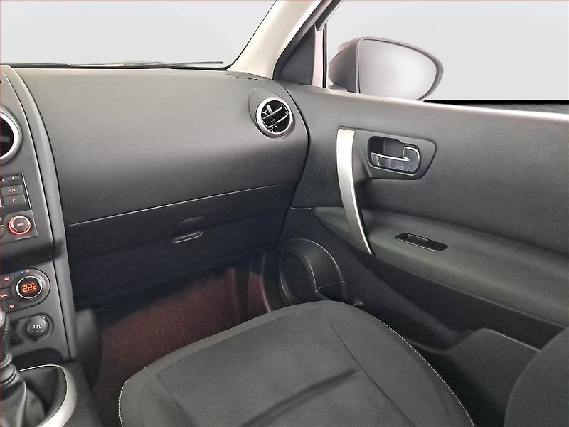 Nissan Qashqai (2012) 2.0 dCi, 4X4, Tempomat - fotka 8 z 18