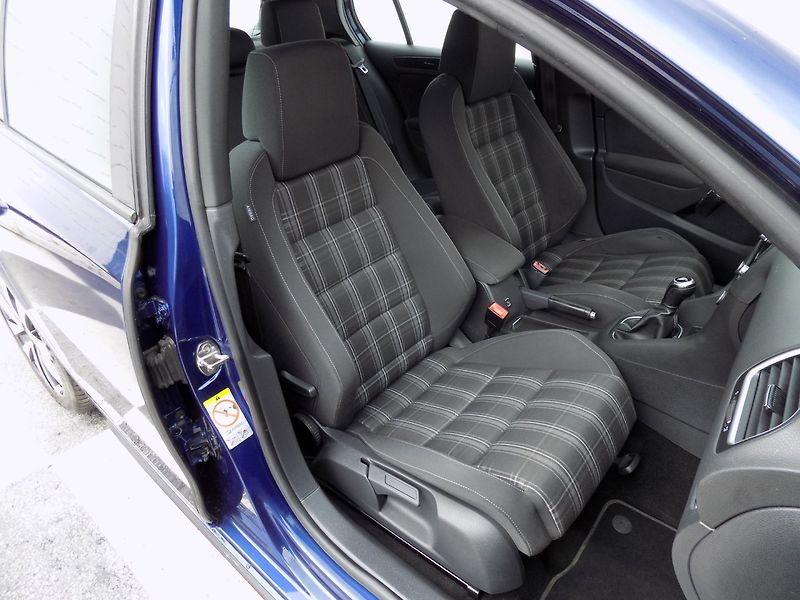 Volkswagen Golf (2012) 2.0 TDI/GTD/2.Maj/Klimatizace/ - fotka 17 z 45