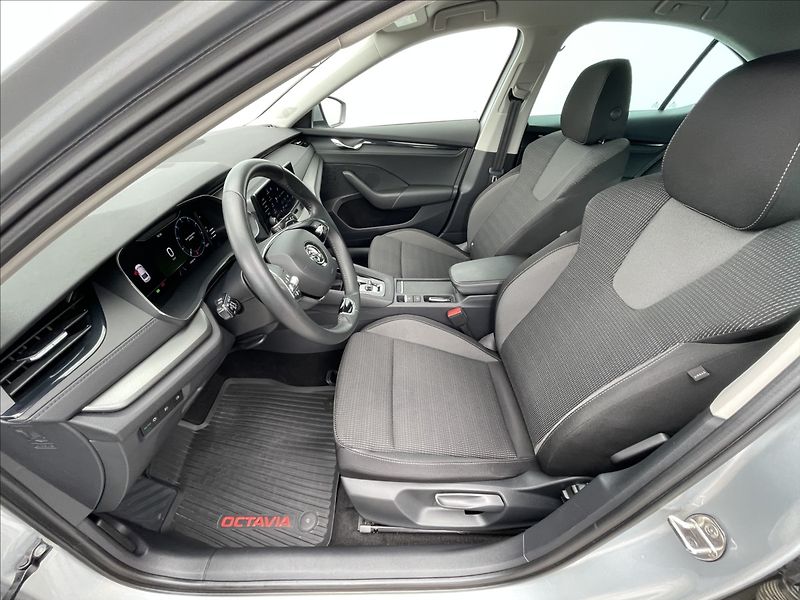 Škoda Octavia 2,0 TDI DSG Ambition Plus LED - fotka 4 z 23